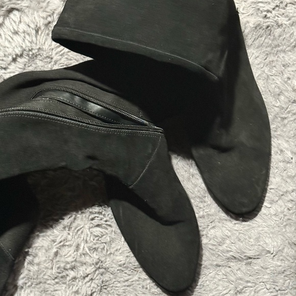 Elegant Black Over-the-Knee Boots - Picture 4 of 5